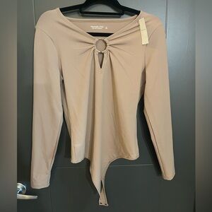 Abercrombie & Fitch Beige Long Sleeve - Women’s Large - Accent ring on chest NWT